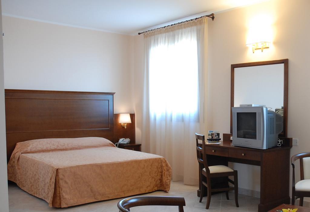 Hotel Villa Mokarta サレーミ 部屋 写真